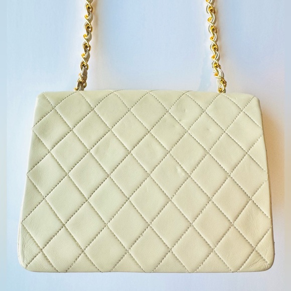 Vintage CHANEL Beige Mini Bag 90s Gold Hardware Lambskin Final price drop ๐ - Picture 5 of 15